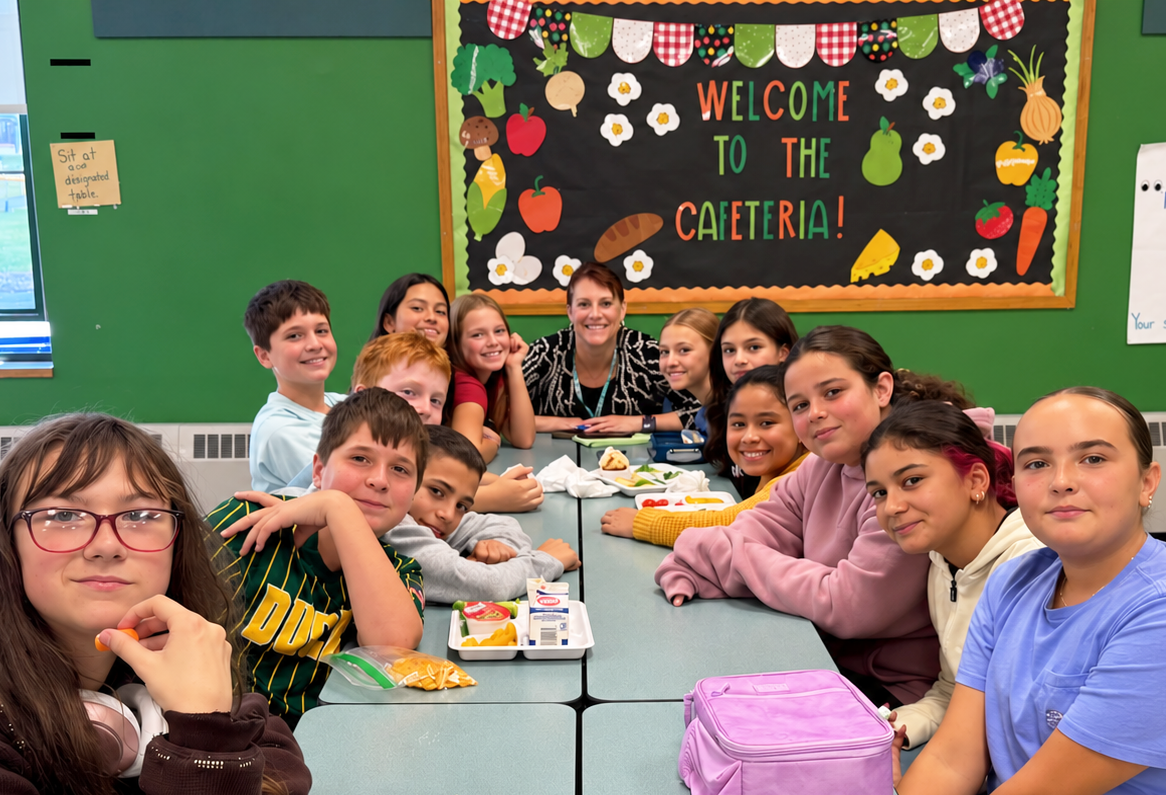 GMScafepic GMS Students eat with Superintendent in Cafe